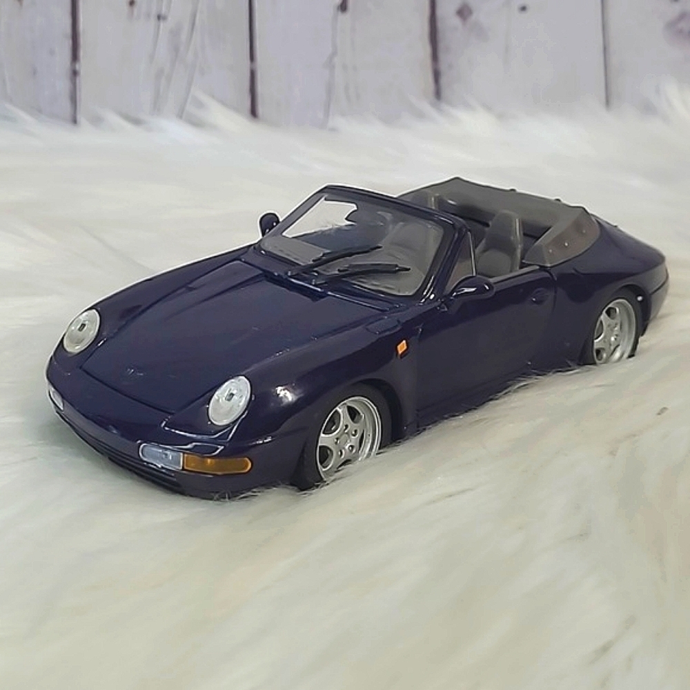 Welly Porsche 911 Carrera Cabriolet Deep Purple Die Cast Metal Car Scale 1/24 - Picture 4 of 17